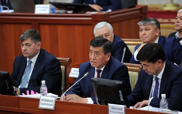 Коалиция парламентского большинства одобрила отчет премьера Сооронбая Жээнбекова о деятельности правительства за 2016 год - Sputnik Кыргызстан