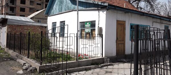 Алыкулдун үй-музейинин абалы. Убайымга салган таберик жай, упаранган дубалдар - Sputnik Кыргызстан