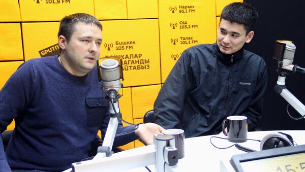 Гражданские активисты Болот Ибрагимов и Максим Золотых - Sputnik Кыргызстан