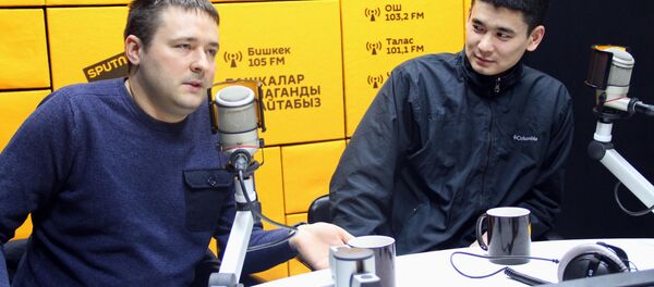 Гражданские активисты Болот Ибрагимов и Максим Золотых - Sputnik Кыргызстан
