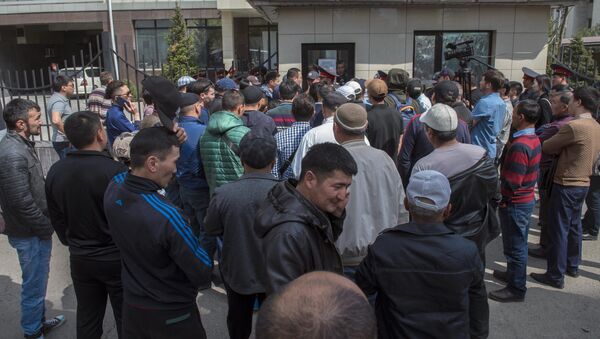 Милиция оцепила здание компании Sapatcom в Бишкеке - Sputnik Кыргызстан