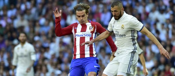 Матч Реал против Атлетико в Мадриде на стадионе Сантьяго Бернабеу - Sputnik Кыргызстан