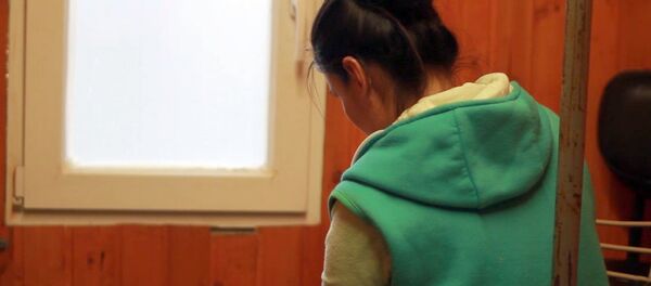 Гулсанай Мажидова, которая вместе с младенцем пережила зиму в вагончике в Москве Гулсанай Мажидова, которая вместе с младенцем пережила зиму в вагончике в Москве - Sputnik Кыргызстан