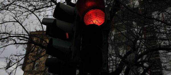 Красный свет светофора в Риме - Sputnik Кыргызстан