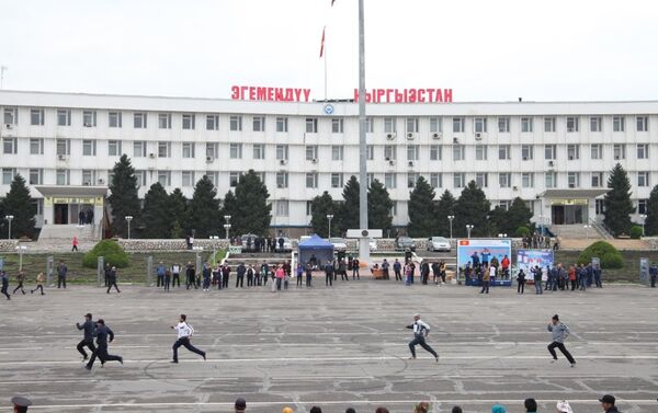 Спорттук иш-чарага 7ден 70 жашка чейинки шаар тургундары катышты. - Sputnik Кыргызстан
