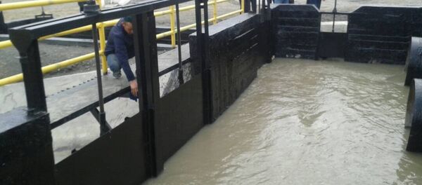 Проблема с питьевой водой в Баткене Проблема с питьевой водой в Баткене - Sputnik Кыргызстан