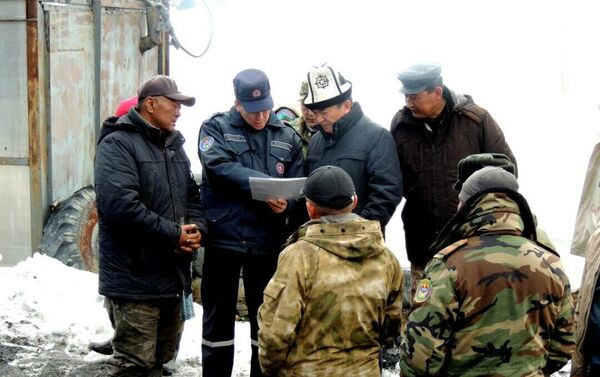 Поиском пропавших в Жыргалане двух шахтеров занимаются 200 человек, сообщили в пресс-службе полпреда правительства в Иссык-Кульской области - Sputnik Кыргызстан