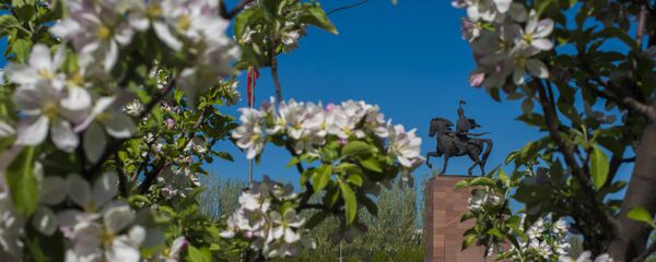 Памятник Манасу в Бишкеке. Архивное фото - Sputnik Кыргызстан