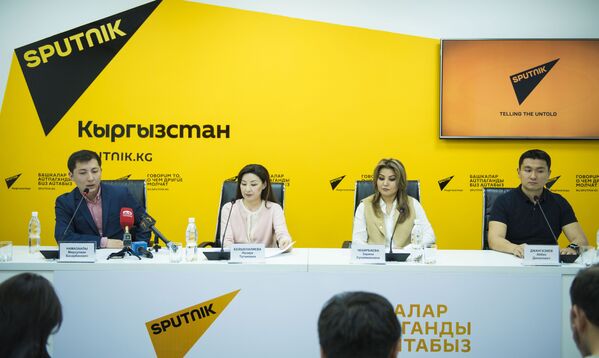 Жарандык активисттер өз сунуштарын түшүндүрүп берүүдө - Sputnik Кыргызстан