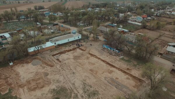 За два года вырыли яму, денег не осталось — как строят школу под Бишкеком - Sputnik Кыргызстан