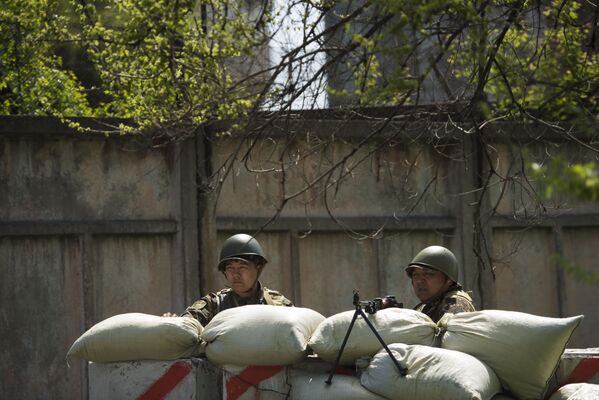 Начало учений. Военные дежурят у объекта, выставлены блокпосты - Sputnik Кыргызстан