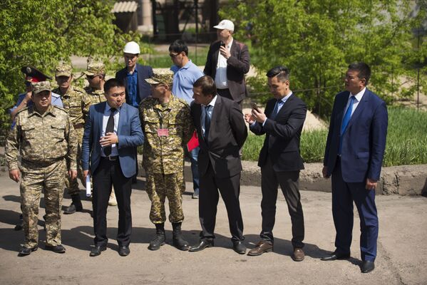 За мероприятием наблюдали руководство мэрии Бишкека и офицеры Госкомитета по делам обороны, ГКНБ и МЧС - Sputnik Кыргызстан