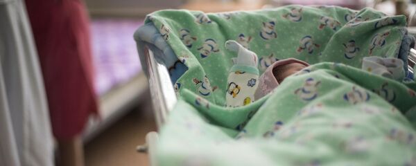 Төрөт үйүндөгү ымыркай. Архив - Sputnik Кыргызстан