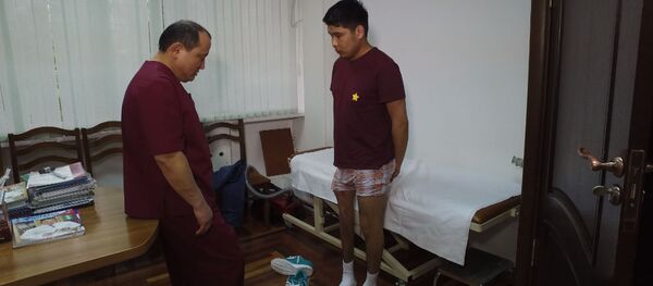 Ортопед Жумабеков сөөгүн өстүргөн Темирбек: бутумду кестирип салсамбы деп да ойлогом - Sputnik Кыргызстан