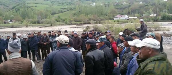 Сход оползня в селе Аюу в Узгенского района - Sputnik Кыргызстан