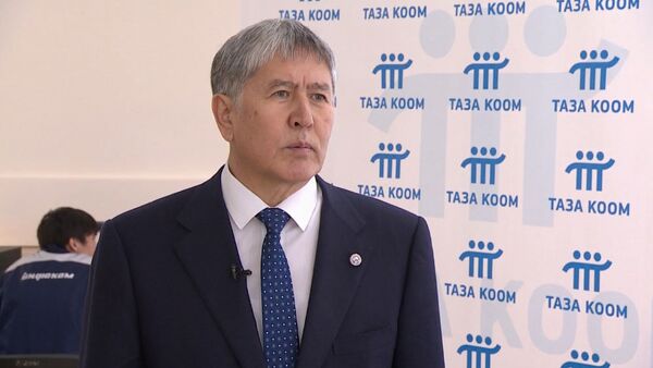 Президент Алмазбек Атамбаев Өзгөндөгү жер көчкү боюнча элге кайрылды - Sputnik Кыргызстан