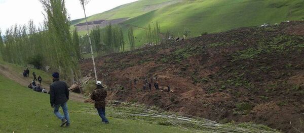 Последствия схода оползня в селе Аюу в Узгенского района - Sputnik Кыргызстан