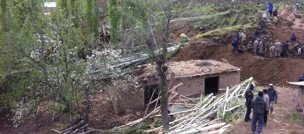 Сход оползня в селе Аюу в Узгенского района - Sputnik Кыргызстан