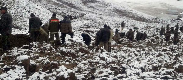 Последствия схода оползня в селе Аюу Узгенского района - Sputnik Кыргызстан