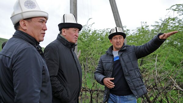 Рабочая поездка по Ошской области премьер-министра Сооронбая Жээнбекова - Sputnik Кыргызстан