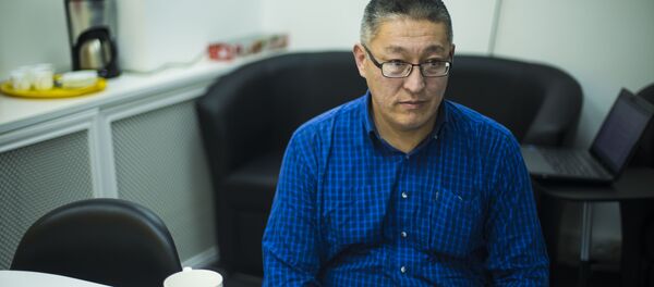 Бир нече жыл Microsoft компаниясынын Кыргызстандагы жана Тажикстандагы өкүлү болуп иштеген Акылбек Айдаралиев маек учурунда - Sputnik Кыргызстан