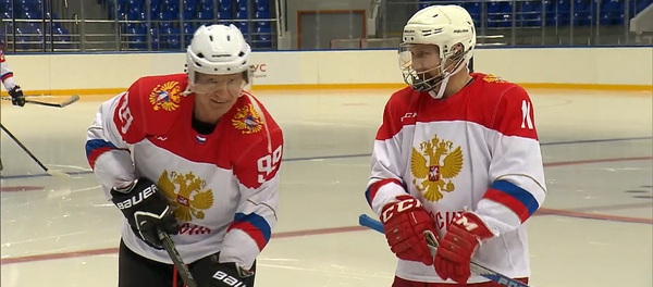 Путин провел хоккейную тренировку в Сочи - Sputnik Кыргызстан