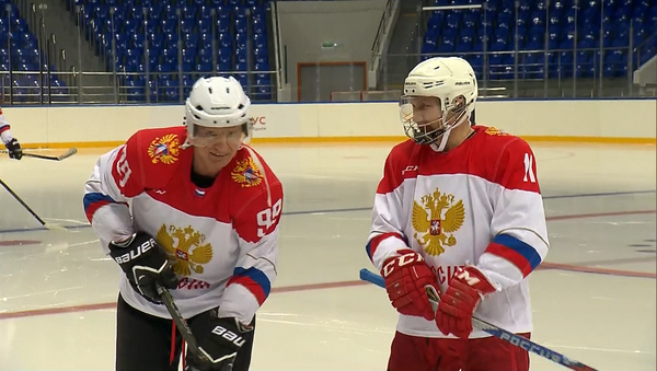 Путин провел хоккейную тренировку в Сочи - Sputnik Кыргызстан