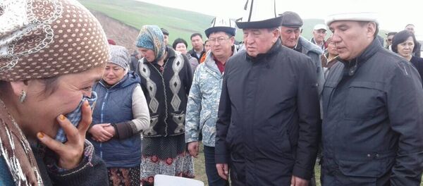 На место трагедии в Узгене прибыл премьер Жээнбеков На место трагедии в Узгене прибыл премьер Жээнбеков - Sputnik Кыргызстан