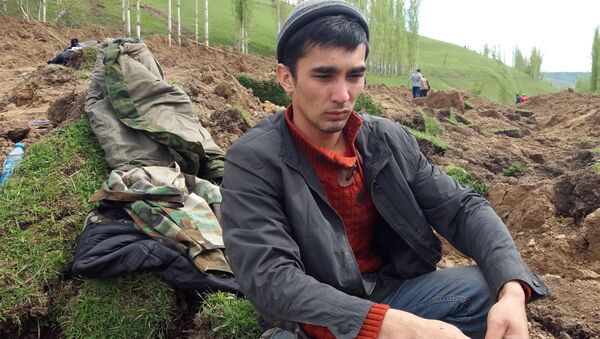 Последствия схода оползня в селе Аюу Узгенского района - Sputnik Кыргызстан