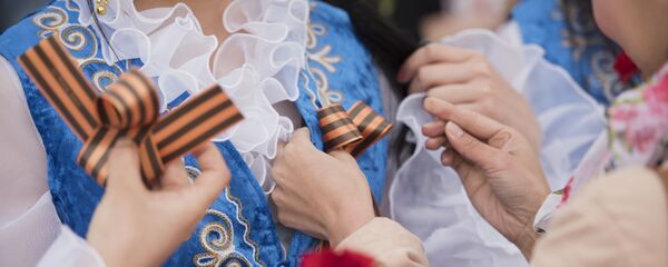 Sputnik Улуу Жеңиштин урматына Георгий тасмасын тапшырат Sputnik Улуу Жеңиштин урматына Георгий тасмасын тапшырат - Sputnik Кыргызстан