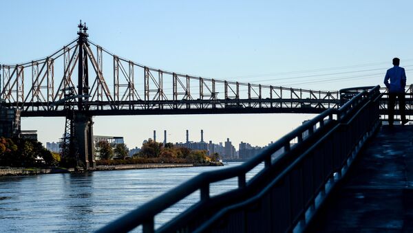 Мост через Ист-Ривер в Нью-Йорке. Архивное фото - Sputnik Кыргызстан