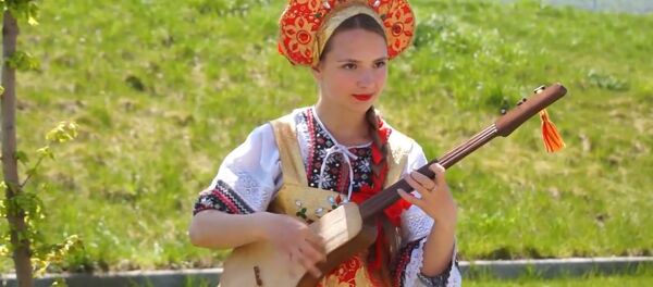 Маш ботой күүсүн катыра черткен орус кызы Мария - Sputnik Кыргызстан