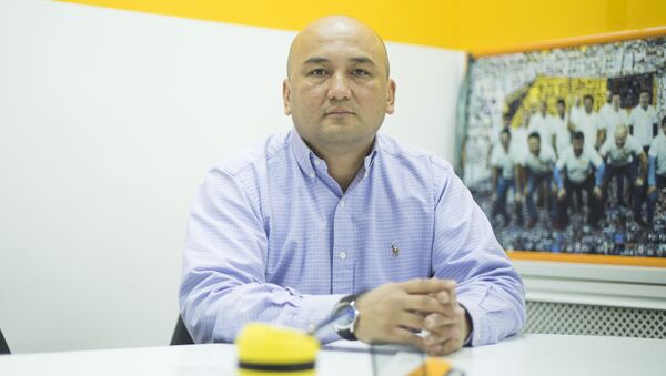 Кыргызстандык профессор Нурлан Наматов маек учурунда - Sputnik Кыргызстан