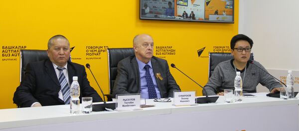 Видеомост на тему Мы не должны забывать — историки и писатели о ВОВ Видеомост на тему Мы не должны забывать — историки и писатели о ВОВ - Sputnik Кыргызстан