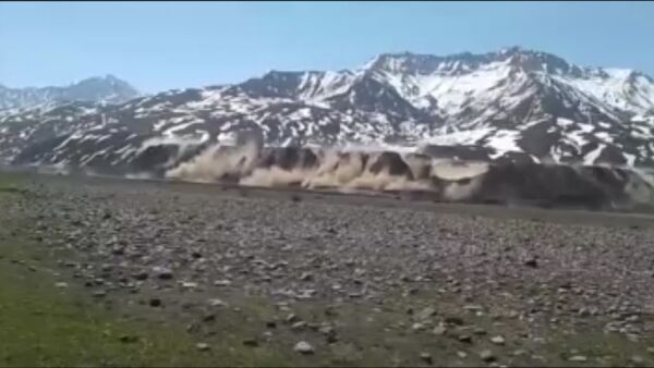Пугающее зрелище! Чоналайцы сняли на видео землетрясение в горах - Sputnik Кыргызстан