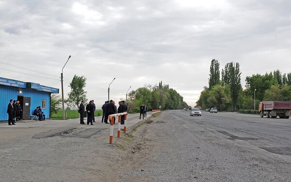 Премьер-министр КР Сооронбай Жээнбеков проинспектировал ход ремонтных работ на автодороге Бишкек – Кара-Балта - Sputnik Кыргызстан