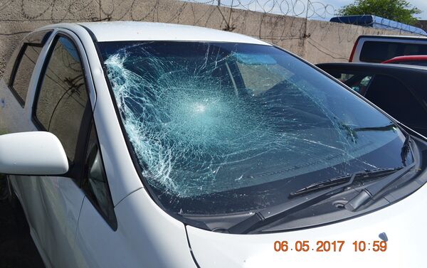 По словам свидетелей, на этом автомобиле был сбит пешеход - Sputnik Кыргызстан