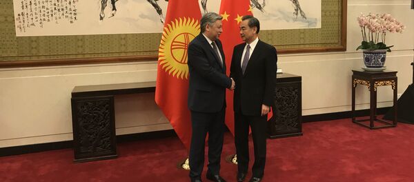 Тышкы иштер министри Эрлан Абдылдаевдин Кытайдагы расмий иш сапарында тараптар ортосунда кытай визасын алуу маселеси талкууланды - Sputnik Кыргызстан