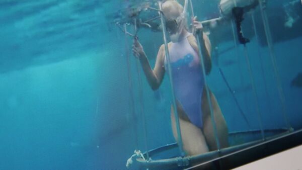 Порноактриса Молли Кавалли во время подводных съемок. Фото со страницы Youtube пользователя CamSoda - Sputnik Кыргызстан