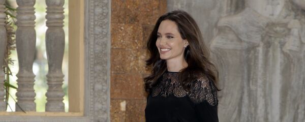 Голливудская актриса Анджелина Джоли - Sputnik Кыргызстан