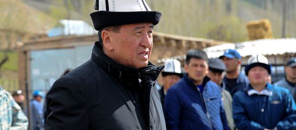 Премьер-министр Сооронбай Жээнбеков посетил села Чон-Алайского района Премьер-министр Сооронбай Жээнбеков посетил села Чон-Алайского района - Sputnik Кыргызстан