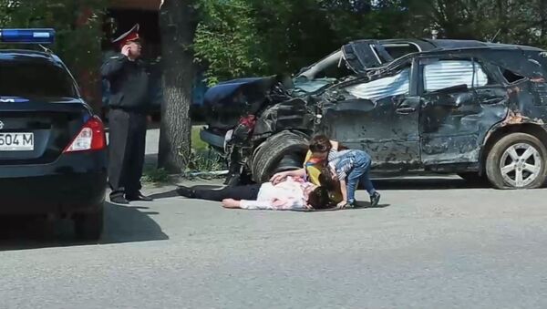 Снимок с видеоролика, подготовленная пресс-службой ГУПМ МВД КР, чтобы предупредить автомобилистов об опасности безответственного вождения - Sputnik Кыргызстан