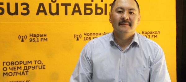 Начальник эксплуатационно-технического отдела ОАО Республиканское производственное объединение радиорелейных магистралей телевидения и радиовещания Улугбек Касмамбетов во время интервью Sputnik Кыргызстан - Sputnik Кыргызстан