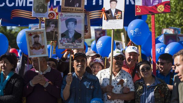 Шествие Бессмертного полка в Бишкеке к 72 годовщине Победы - Sputnik Кыргызстан