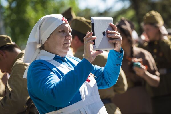 Шествие Бессмертного полка в Бишкеке к 72 годовщине Победы - Sputnik Кыргызстан