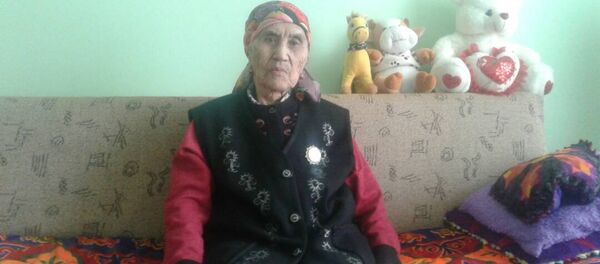 Улуу Ата Мекендик согуш мааалында тылда эмгектенген Күкү Асанбекова - Sputnik Кыргызстан