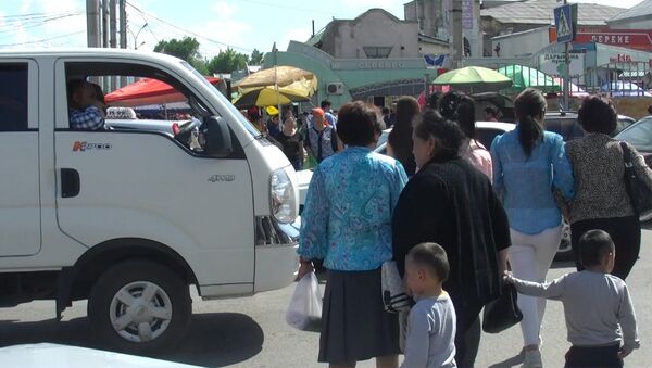 Если чувствуешь себя бесполезным, посмотри на... светофор на Ошском рынке - Sputnik Кыргызстан
