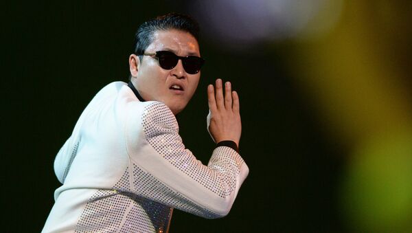 Южнокорейский певец PSY во время выступления. Архивное фото - Sputnik Кыргызстан