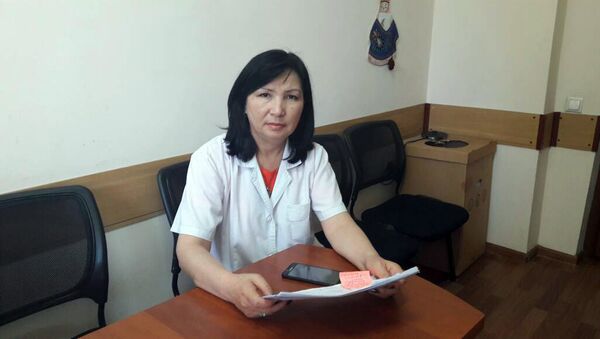 Руководитель отдела по санитарному контролю в больнице села Тоскоол Бубужан Арыкбаева - Sputnik Кыргызстан