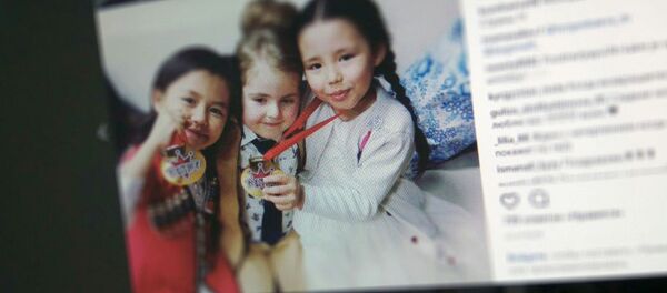 Снимок с социальной сети Instagram пользователя aiko_nurko. Сестры-близнецы Айпери и Нурпери Тургуналиевы - Sputnik Кыргызстан
